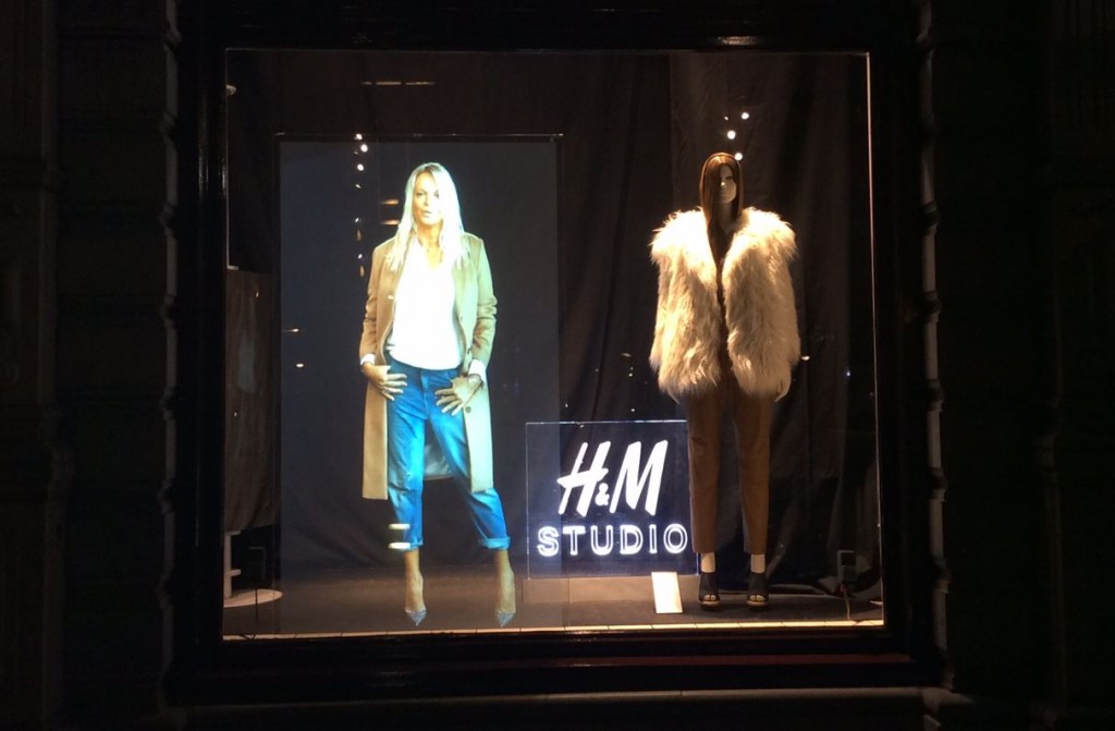 H&M Studio, Iretail.solutions and Feonic Speakers creating a high impact window display